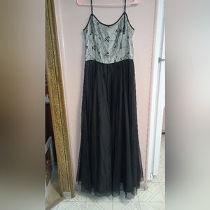 Maxi by Sheila yen..🥀 de LaRu dress in a size 13/14